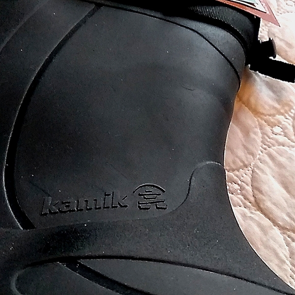 NWT Youth size 1 fully-lined Kamik waterproof boots in black - Picture 3 of 5